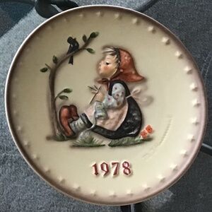 Goebel - M.J. Hummel 1978 8th Annual Plate "Happy Pastime"